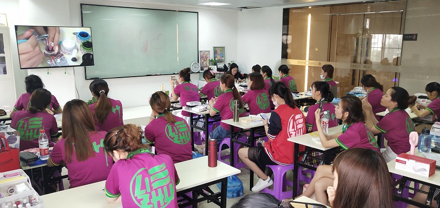 學(xué)美甲好嗎？工資高不高？