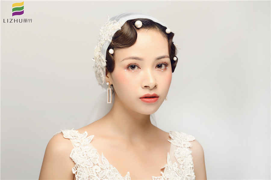 手推波紋復(fù)古新娘造型教程，南寧化妝學(xué)員是這么打造的