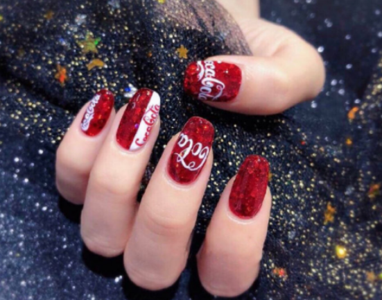 南寧美甲學(xué)校：美甲根部掉色怎么辦？