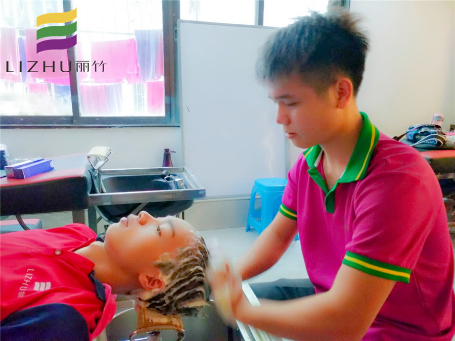 美發(fā)學員心得：老師，我們沒有忘