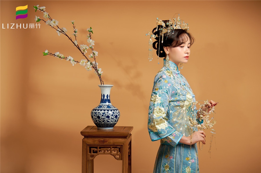 中式秀禾新娘編發(fā)教程，廣西彩妝培訓(xùn)大放送