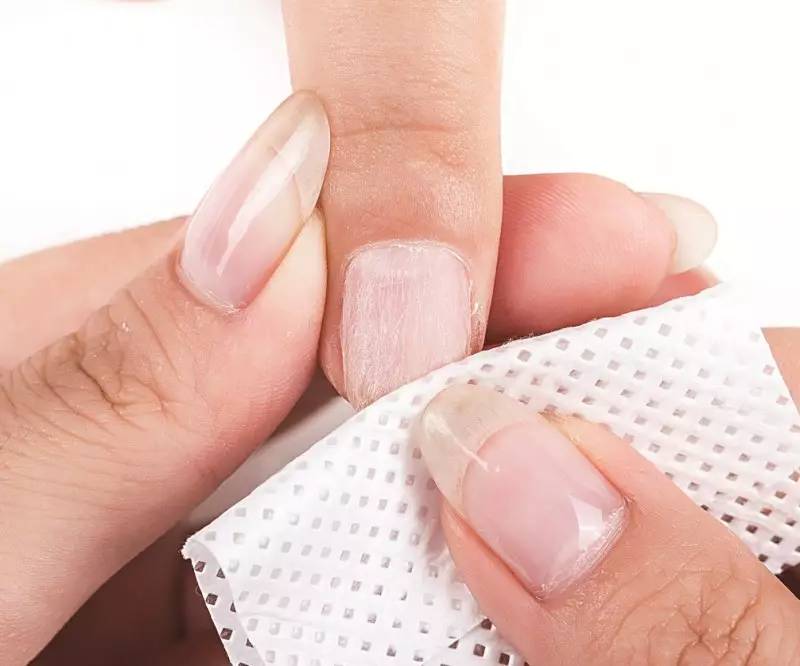 專業(yè)美甲護(hù)理技巧，詮釋廣西排名前十美甲學(xué)校的魅力