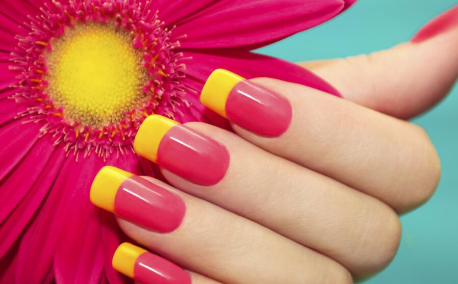 光療甲優(yōu)缺點(diǎn)有哪些？廣西口碑好的美甲學(xué)校告訴你