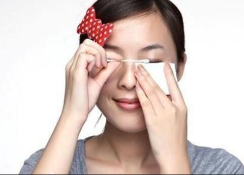 神奇卸內(nèi)眼線術(shù)，告訴你廣西化妝學校哪家有實力