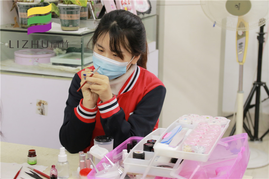 南寧美甲學(xué)校學(xué)子感言：因?yàn)閷I(yè)，所以我又“加報(bào)”了