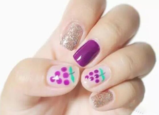 葡萄美甲怎么畫？廣西美甲培訓(xùn)教你