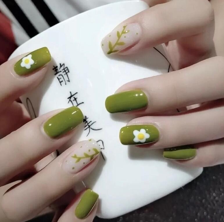 牛油果綠色美甲，和廣西美甲學(xué)習(xí)中心get起來