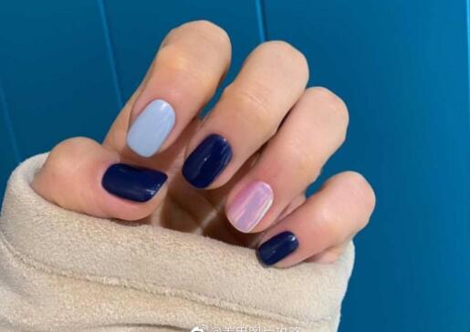 藍(lán)黑系秋冬美甲，南寧美甲培訓(xùn)班教你畫