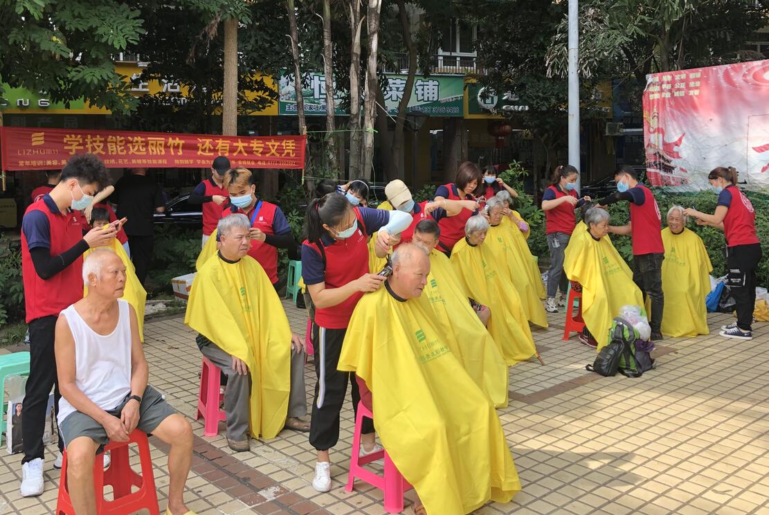 廣西學(xué)美發(fā)的學(xué)校哪家實(shí)踐多？麗竹提供免費(fèi)理發(fā)活動(dòng)