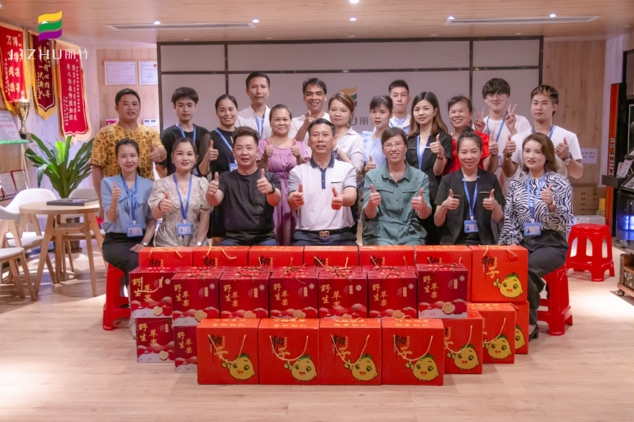 麗竹學(xué)校中秋祝福：團團圓圓，其樂融融