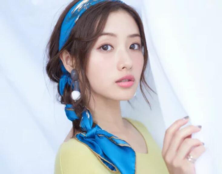 絲巾的創(chuàng)意搭配，廣西形象設(shè)計培訓(xùn)班教你