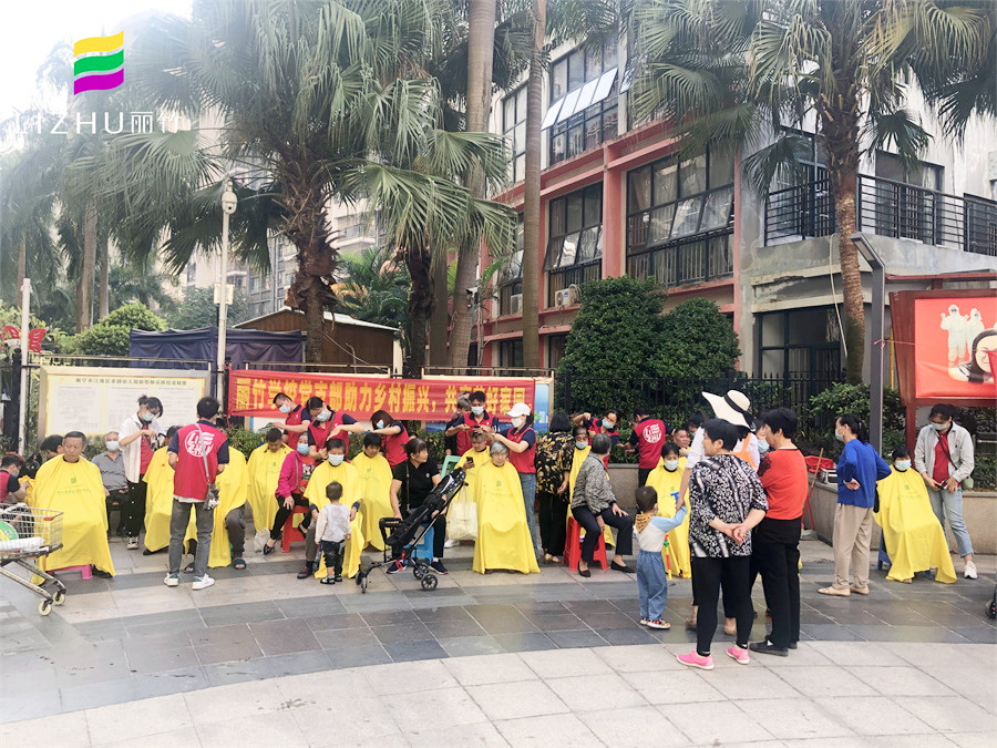 南寧美容美發(fā)學(xué)校公益活動，居民們連連稱贊