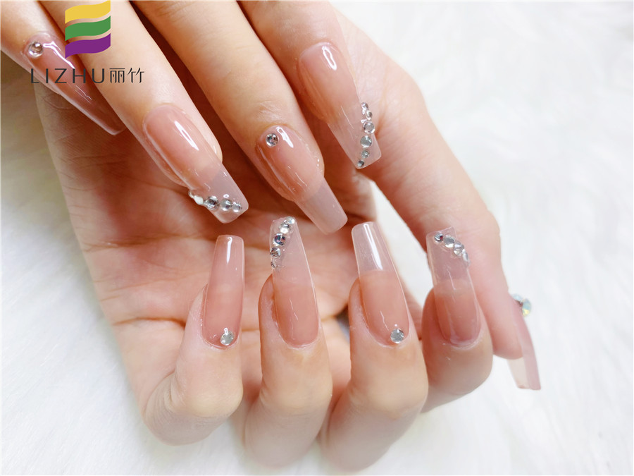 冬天做美甲的注意事項，南寧培訓(xùn)美甲師課件教學(xué)內(nèi)容