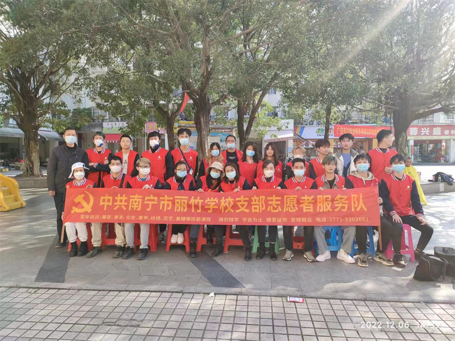 冬日“活雷鋒”進(jìn)社區(qū)，廣西美發(fā)學(xué)校機(jī)構(gòu)免費(fèi)剪發(fā)