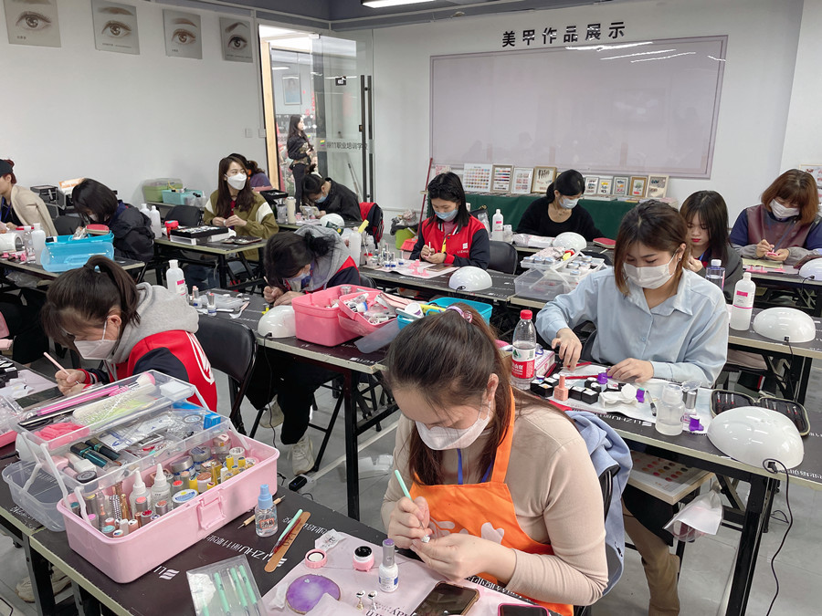 廣西美甲師：美甲磁鐵丟了怎么辦？