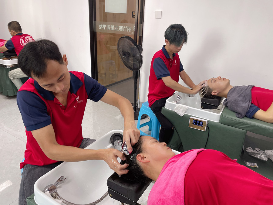 頭發(fā)分叉如何護理，零基礎學護發(fā)