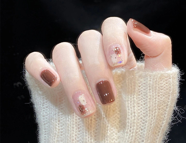 極簡風美甲，廣西美甲培訓中心推薦