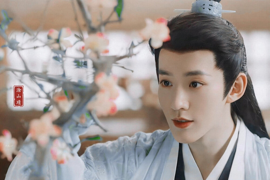不貼假睫毛也好看的眼妝，廣西學(xué)化妝影視