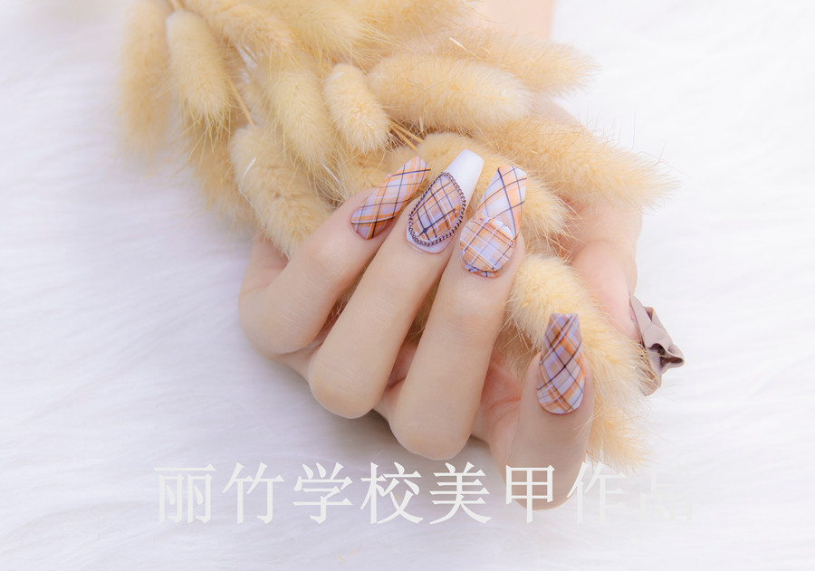 適合新手的美甲款式，廣西美甲款式進修培訓分享