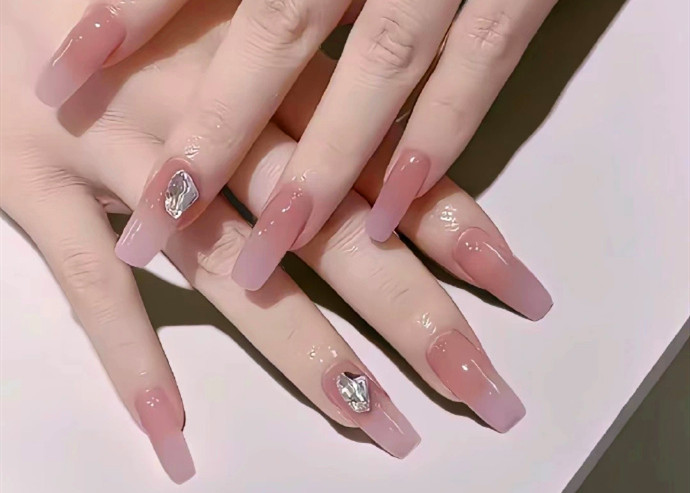溫柔顯氣質(zhì)美甲，廣西美甲師造型培訓(xùn)推薦