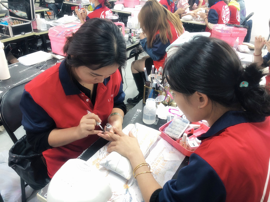 美甲延長甲的正確卸法，廣西美甲店常用方法