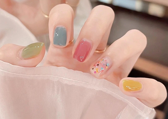 夏日多巴胺美甲，廣西美甲網(wǎng)紅造型培訓(xùn)分享