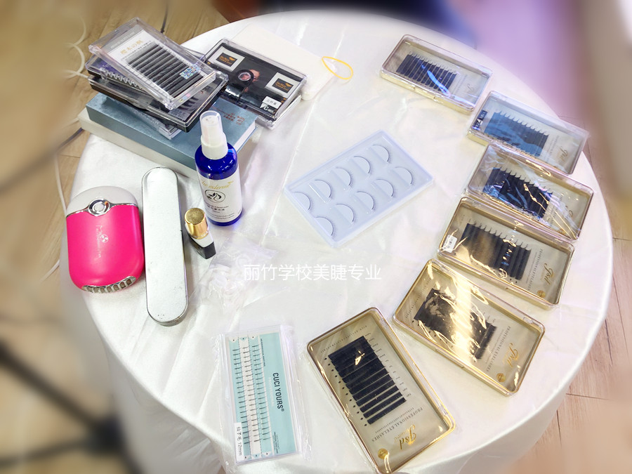 常用的睫毛種類介紹，南寧美睫學(xué)習(xí)