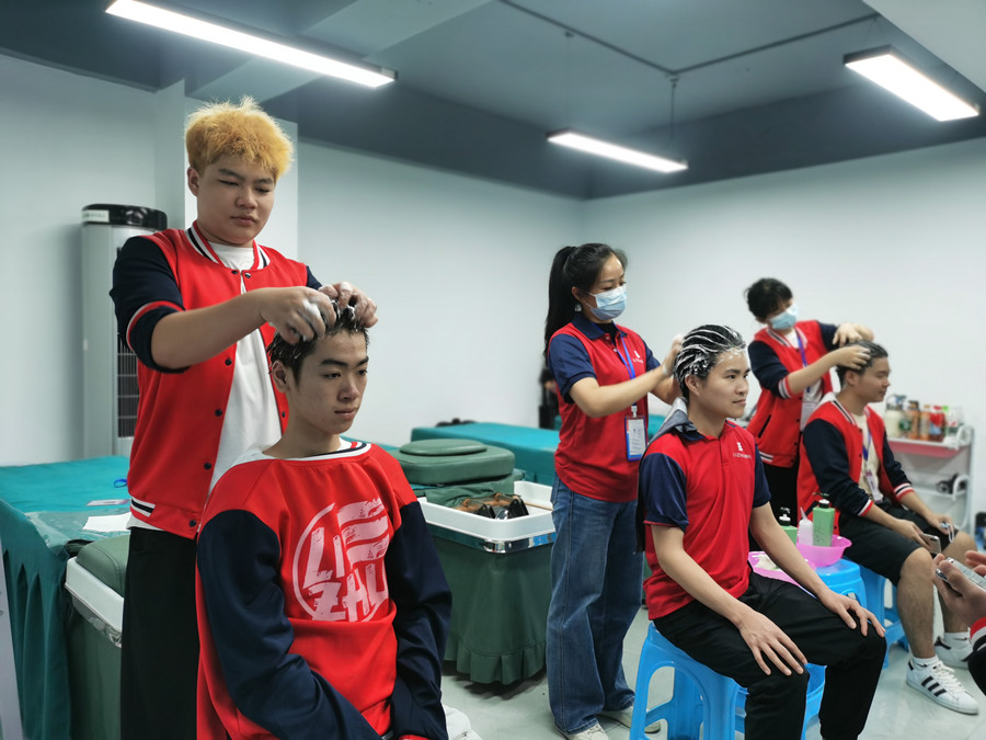 廣西洗護課程：頭發(fā)到底應(yīng)該怎么洗？