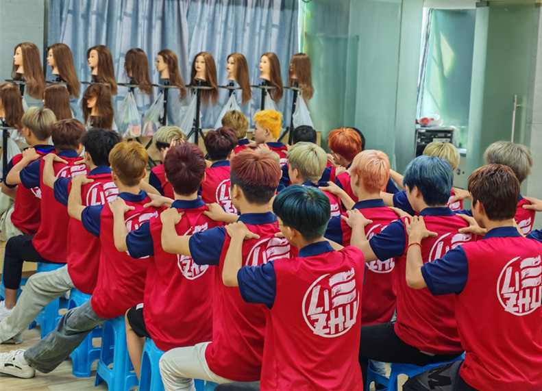 南寧學(xué)洗頭 | 南寧美發(fā)專(zhuān)業(yè)學(xué)校推薦