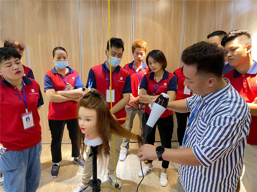 快速洗吹頭發(fā)的技巧，廣西吹風(fēng)造型整理