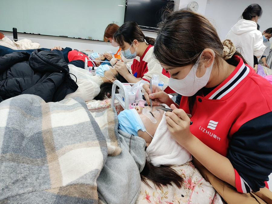 南寧美甲美睫培訓(xùn)：開(kāi)綜合店為什么要學(xué)美睫？