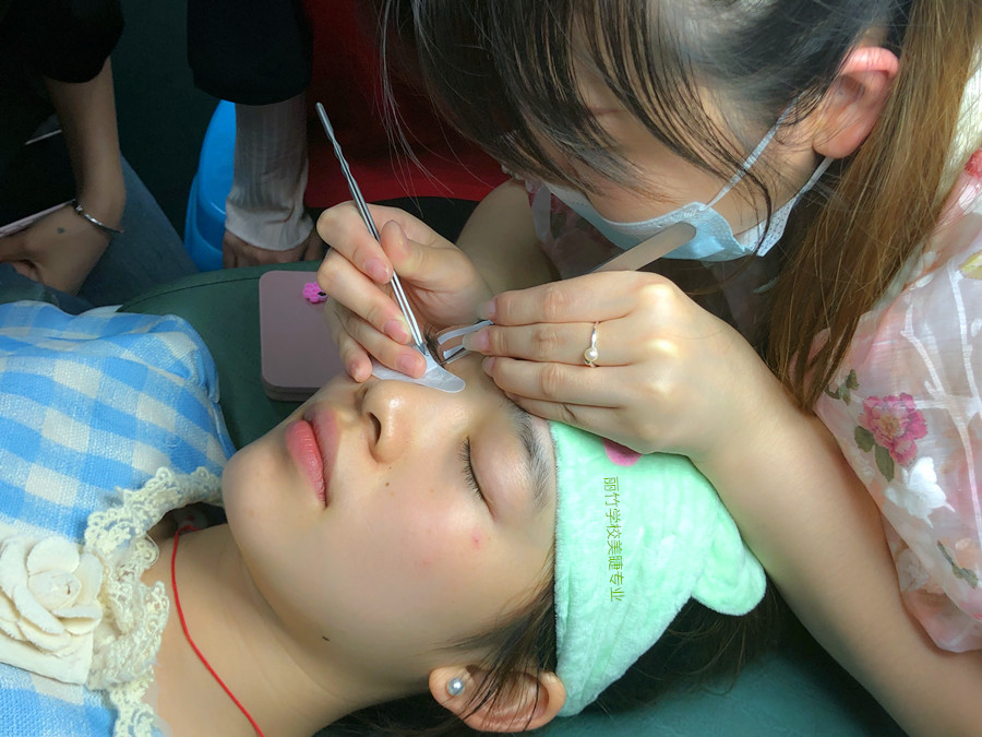 美睫師拿鑷子的標準，美睫教學(xué)零基礎(chǔ)