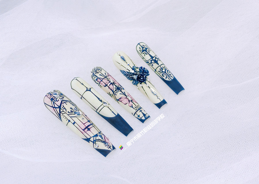 手繪窗花美甲，南寧美甲設(shè)計(jì)專(zhuān)業(yè)作品