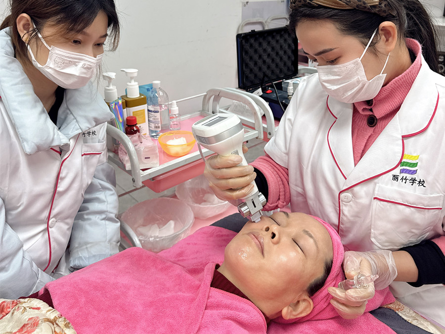 操作水光的步驟關(guān)鍵，南寧皮膚管理培訓(xùn)